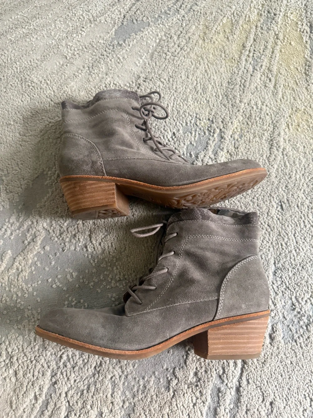 Sofft Annalise grey suede lace up ankle boots stacked block heel 9.5